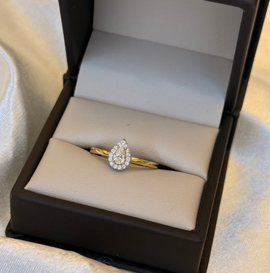 Anillo compromiso pera 10k