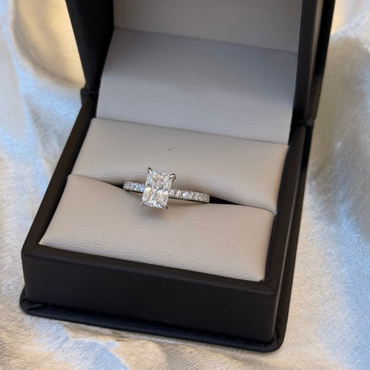 Anillo de compromiso “Violeta” moissanita