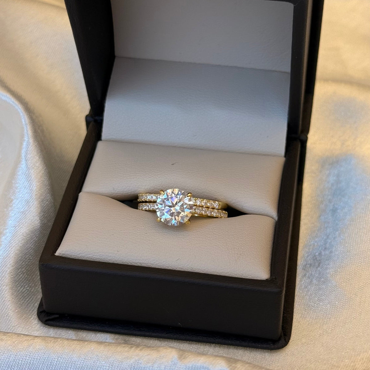Conjunto churumbela y anillo de compromiso moissanita